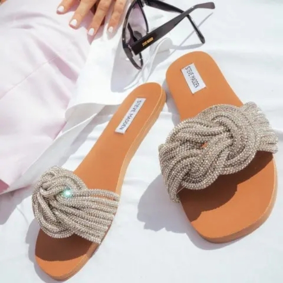 Steve Madden Silver Sandals Elegant Summer Style - Picture 1 of 8